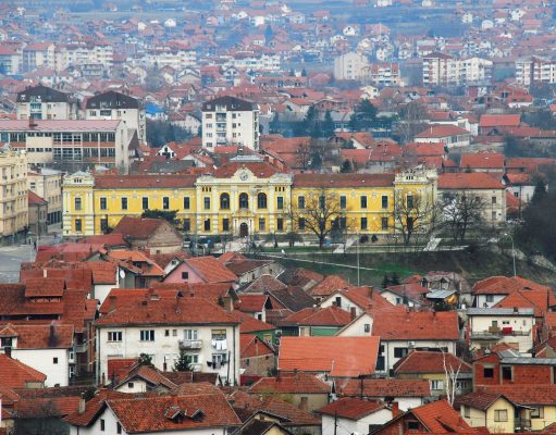U PROKUPLJU SU I ŠKOLE NA PRODAJU