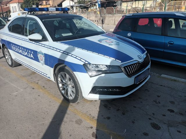 Policija nepropisno parkiranje