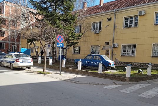 Uhapšen muškarac osumnjičen da je nakon pretnji supruzi zapalio porodičnu kuću