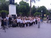 Veče posvećeno Đorđu Balaševiću ispunilo Trg Topličkih junaka muzikom, poezijom i humanošću