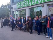 Zbor građana u Prokuplju: Protest zbog prodaje apoteke i pomoć porodici Stojičić