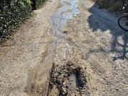 Dok voda curi niz ulice, građani Prokuplja bez rešenja