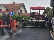 Kuršumlija ulaže u infrastrukturu: Asfaltiranje, kanalizacija i sanacija korita