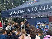 Karavan bezbednosti saobraćaja stigao u Kuršumliju: Edukacija, zabava i važna poruka o bezbednosti na putevima