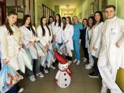 Humanitarna akcija učenika Medicinske škole: Novogodišnji paketići za mališane na Dečjem odeljenju