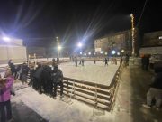Rekordna posećenost klizališta u dvorištu Gimnazije uprkos snegu i ledu
