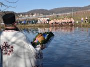 Petar Novković prvi stigao do Časnog krsta na Bogojavljenskom plivanju u Prokuplju