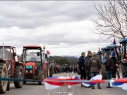 Poljoprivrednici iz Toplice blokirali put Niš–Priština, traže zaštitu domaće proizvodnje