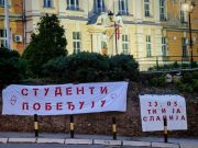 Studenti transparentima u centru Prokuplja pozvali građane na skup na Slaviji
