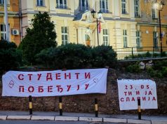 Studenti transparentima u centru Prokuplja pozvali građane na skup na Slaviji