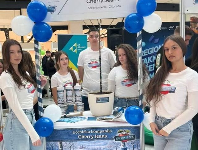 Učenička kompanija Cherry Jeans
