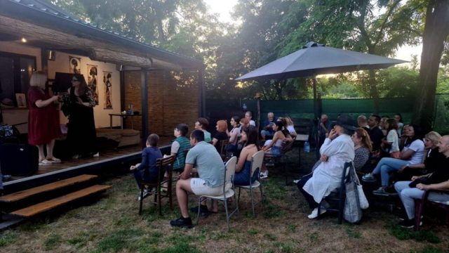 Predstava Kokoška u Staroj Božurni