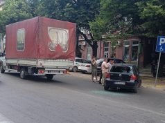 Sudar kamiona i automobila u centru Prokuplja izazvao kratkotrajnu gužvu