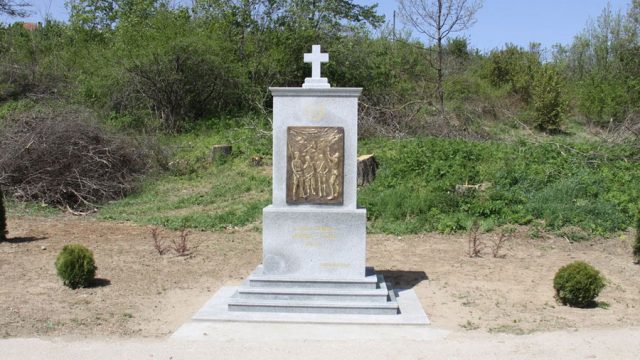 Spomenik-palim-borcima-Toplickog-ustanka-Mackovac