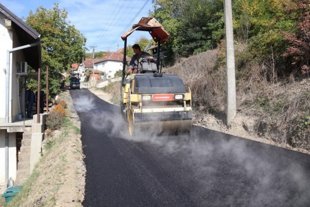 Asfaltiranje ulice dr Melgarda 2